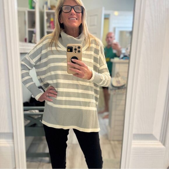 The Loft Striped Cowl Neck Gray and White Women's Sweater/ Tunic sz Small-NWOT - Picture 5 of 9